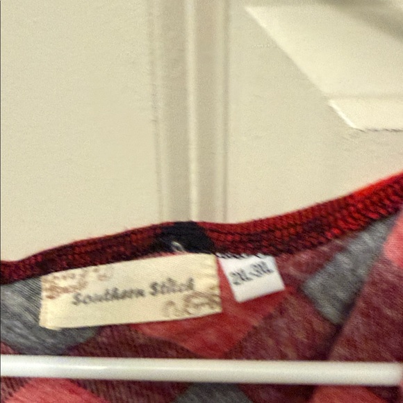 Stylish Red and Leopard Print Women's Blouse - Picture 2 of 3